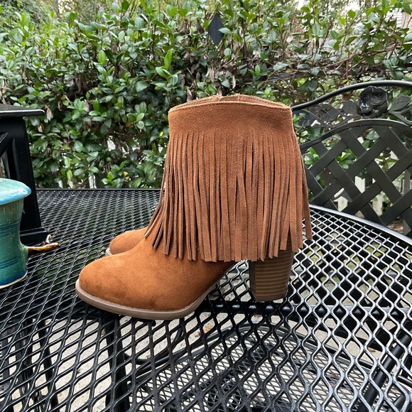 Earthy Fringy Brown Suede Boots! - Picture 3 of 16